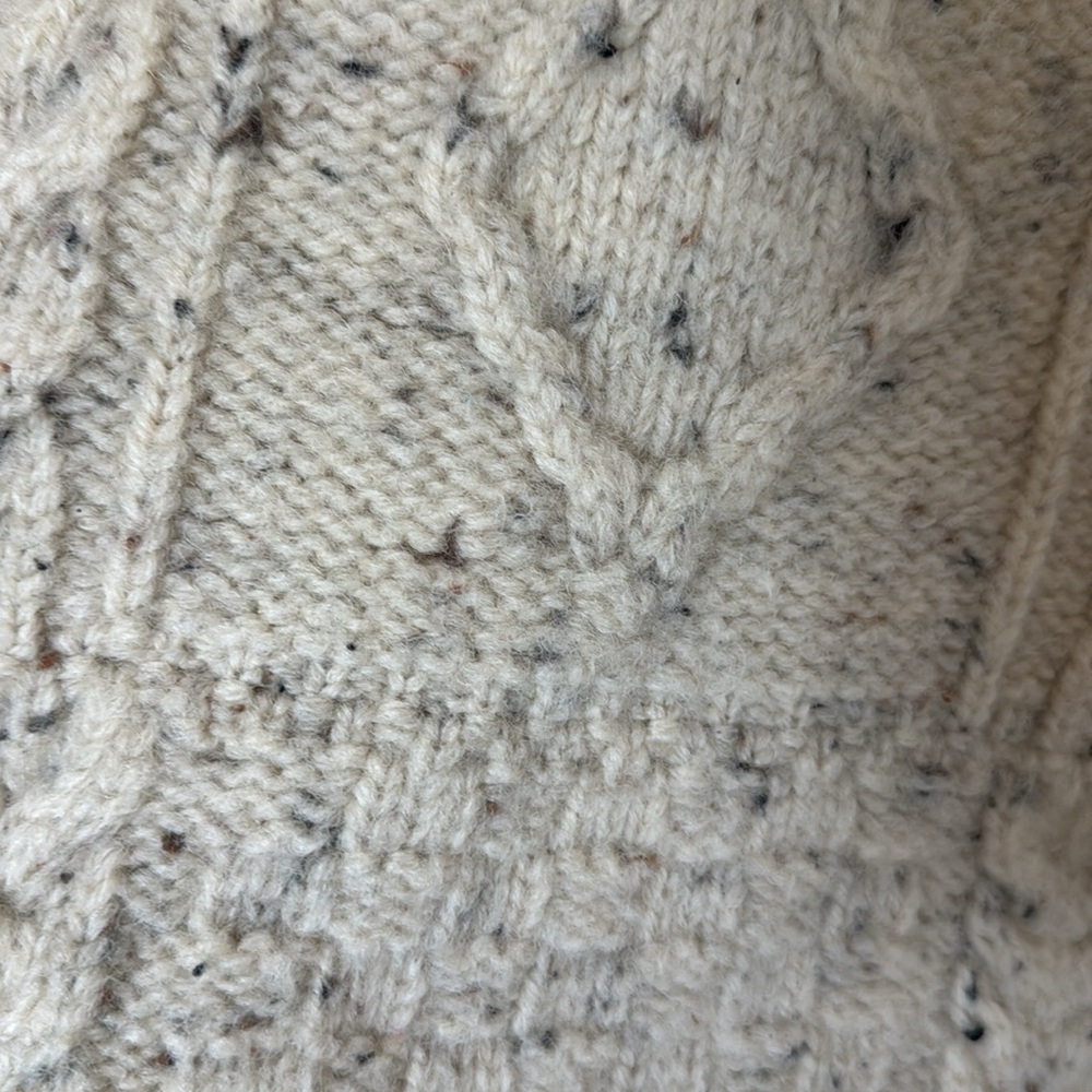 Celtic Country small thick cream cable knit sweater - Picture 9 of 10